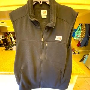 Men’s North Face fleece vest